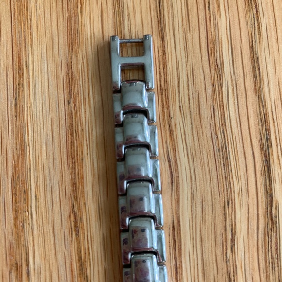 Women’s Vintage 90’s Guess Watch - Picture 4 of 7